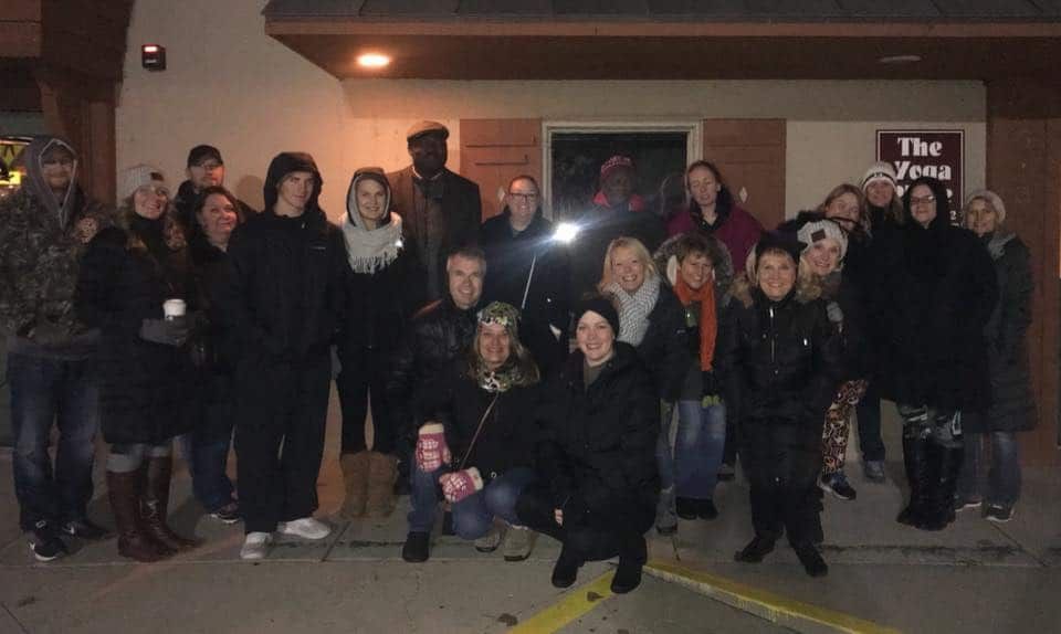 A group of people standing in front of a building that says the vena