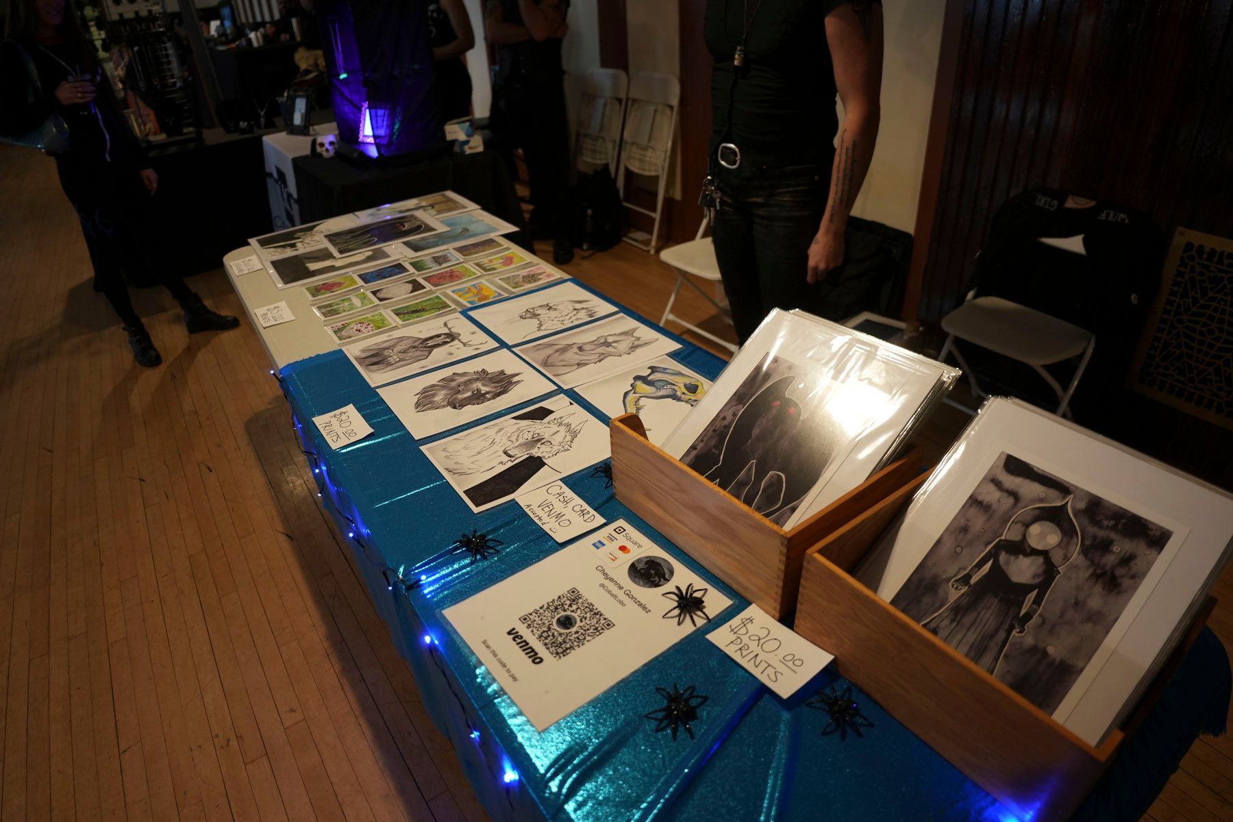 A table with a bunch of pictures on it with one that says ' a ' on it