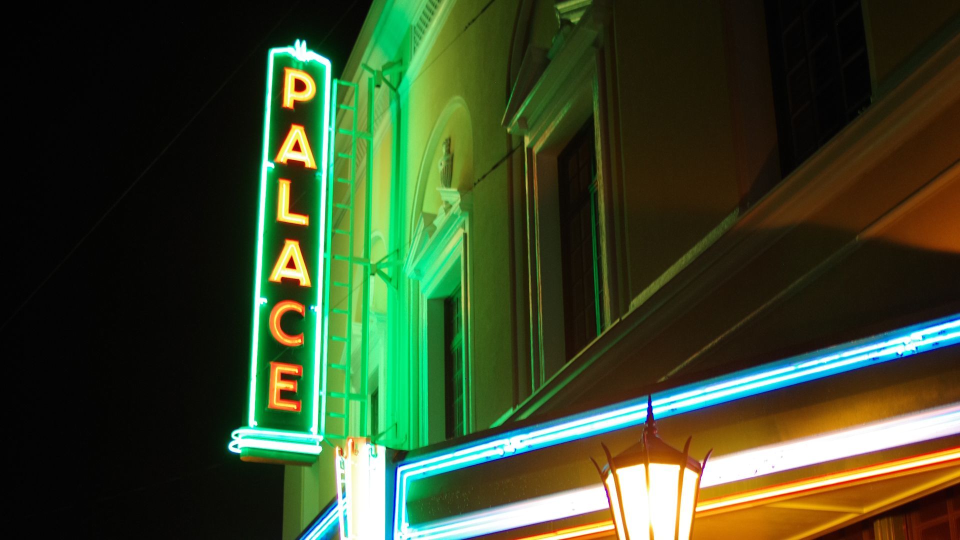The haunted Palace Theatre on the Hilo Ghost Walk haunted tour