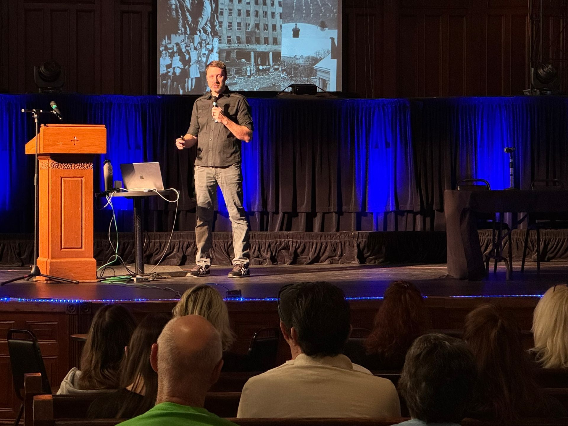 Badgerland Legends Jeff Finup speaking at Milwaukee Paracon 2024