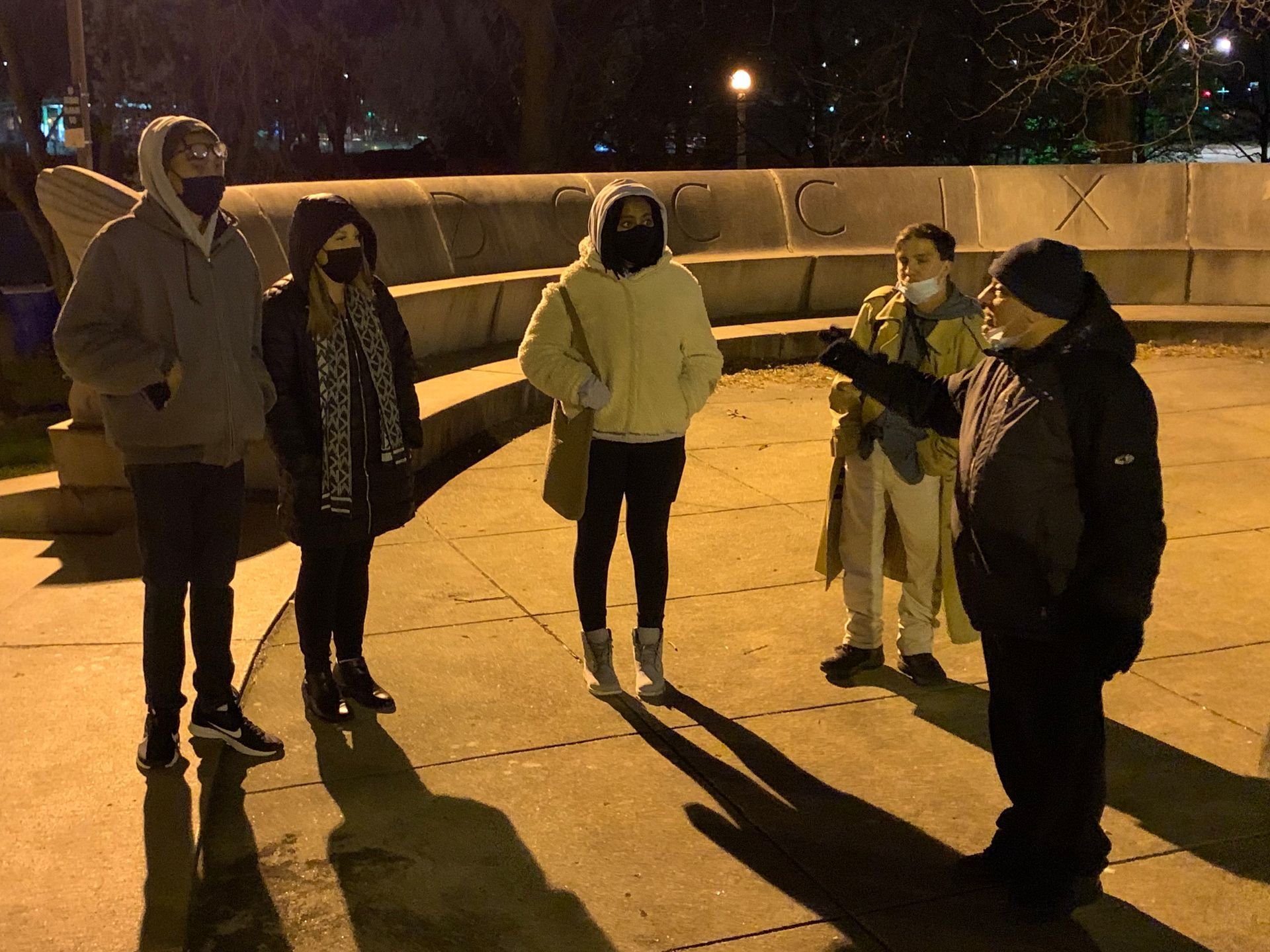 Chicago Ghost Tour Telling Haunted Stories at Lincoln Park in Chicago