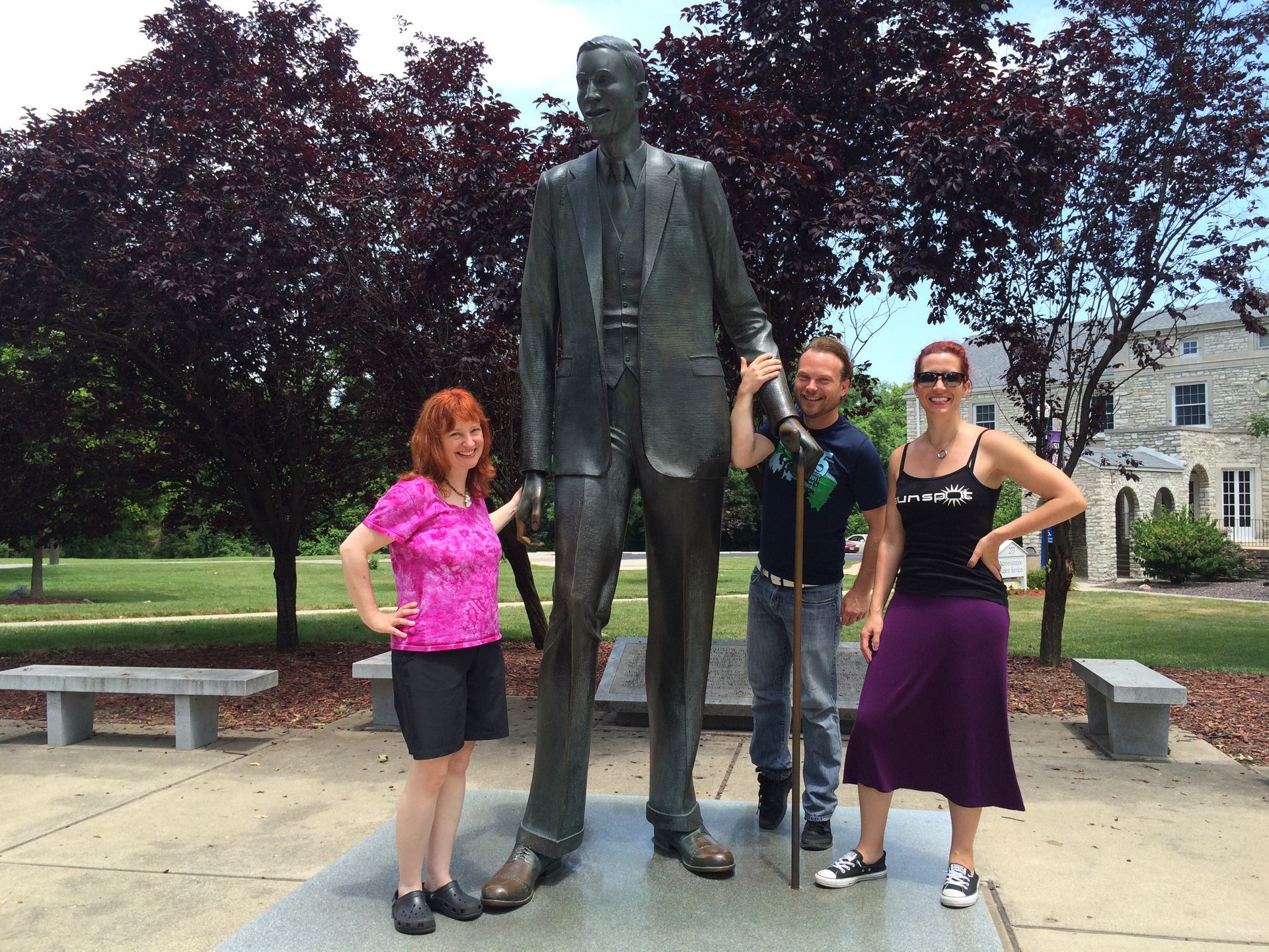 robert wadlow statue