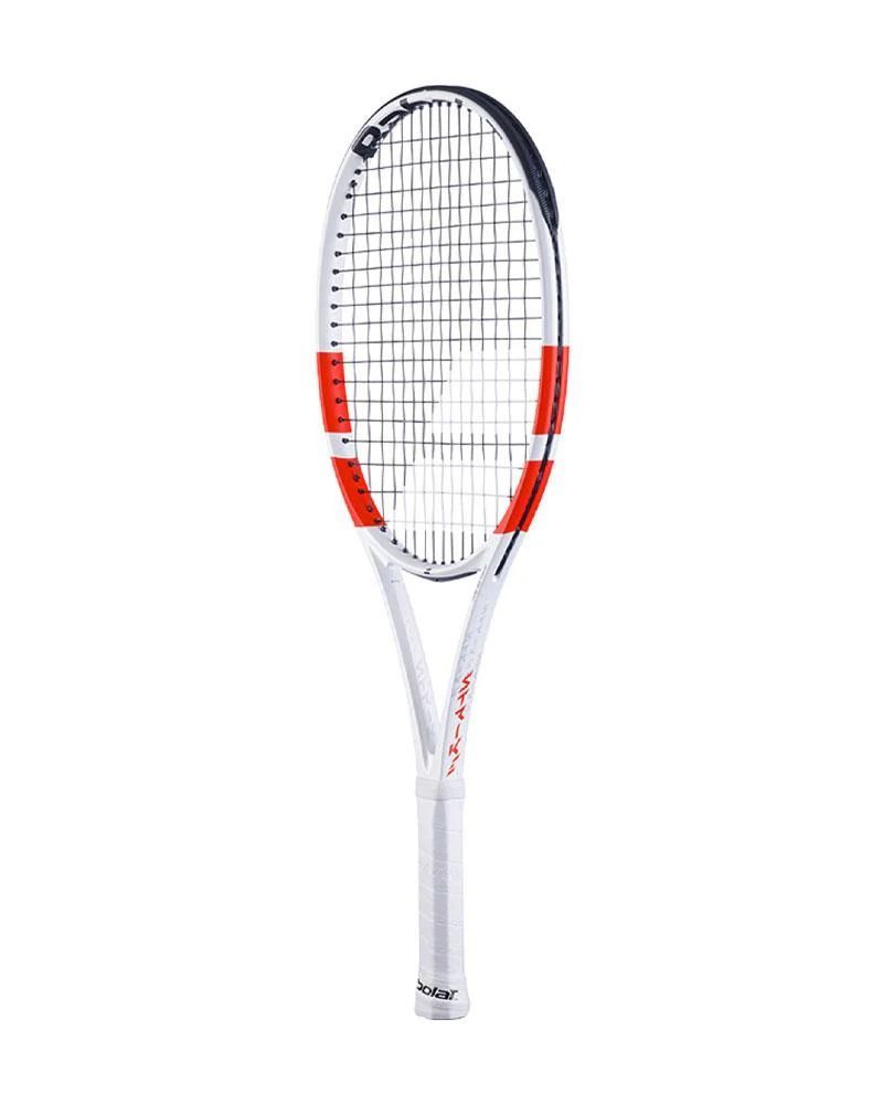 Racchetta da tennis Babolat bianca e arancione su sfondo bianco.