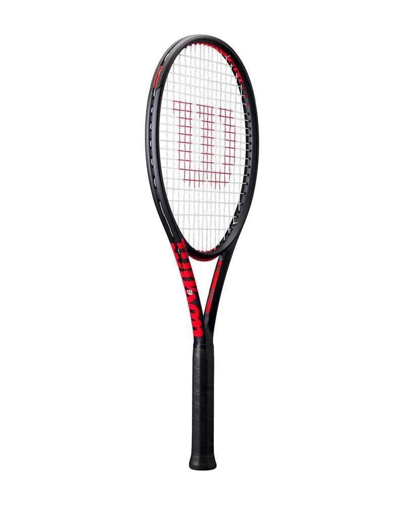 Racchetta da tennis Wilson nera e rossa su sfondo bianco.