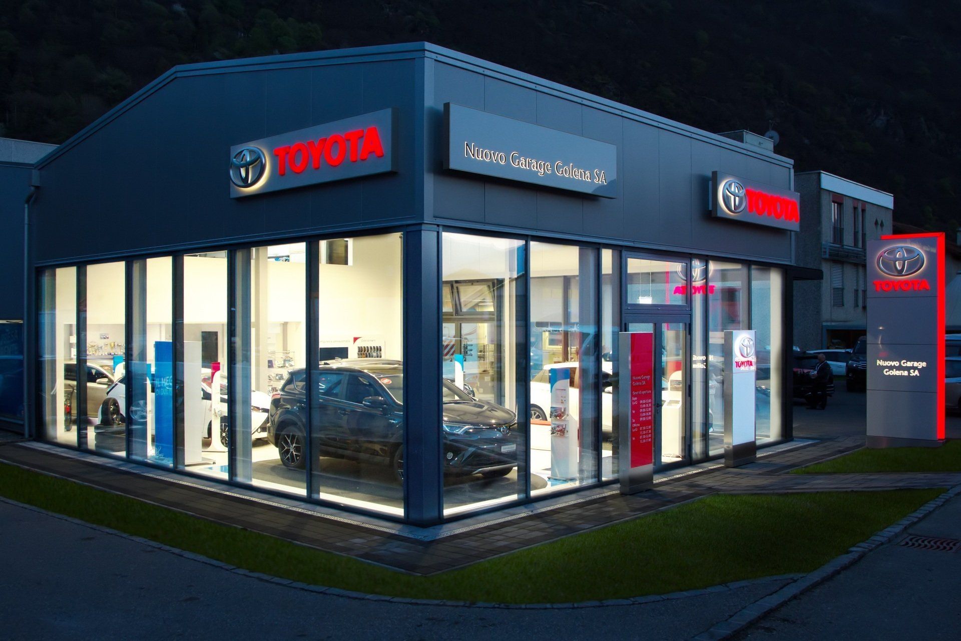 esterni garage golena notte