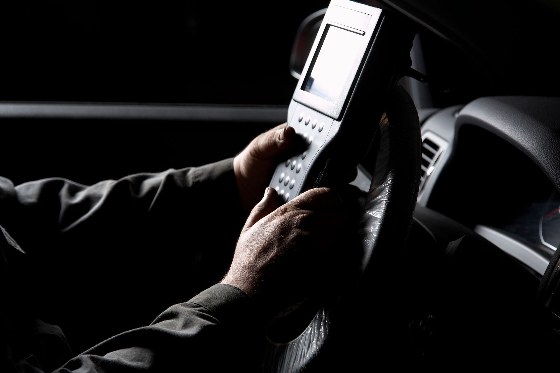 Tester Toyota ed oscilloscopio due canali