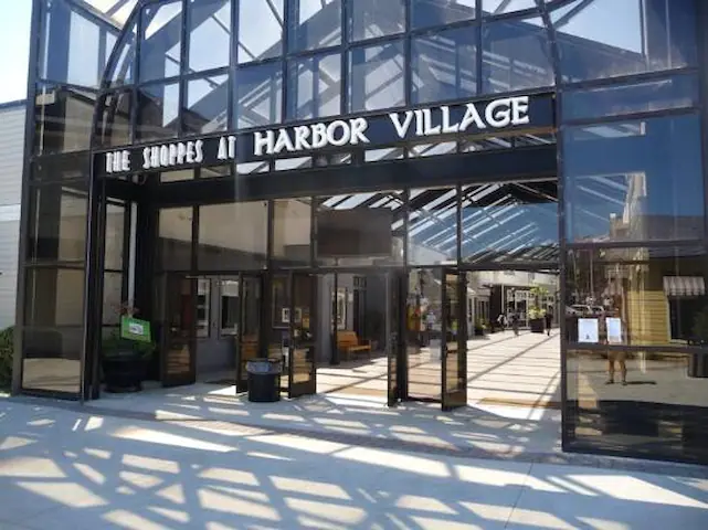 Harbor Village Shopping mall entrance. walls and doors made out of glass.