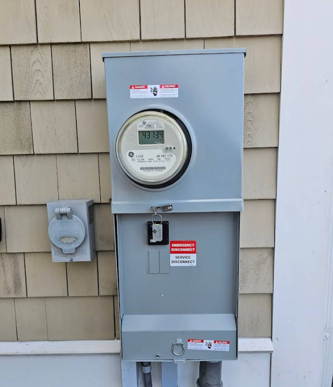 A meter on the side of a building shows the time as 13:37