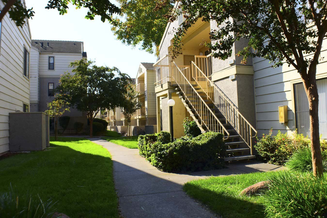 Exterior | Lakeshore Apartments