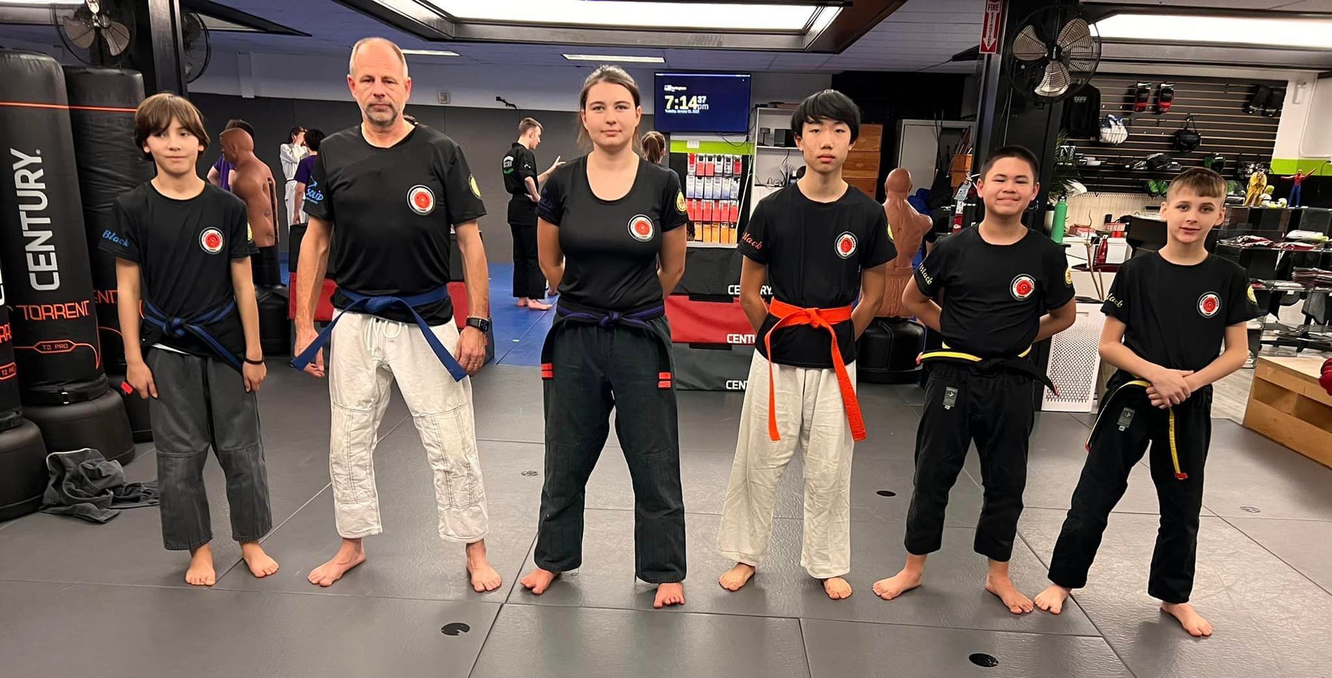 A group of people are standing next to each other in a gym.