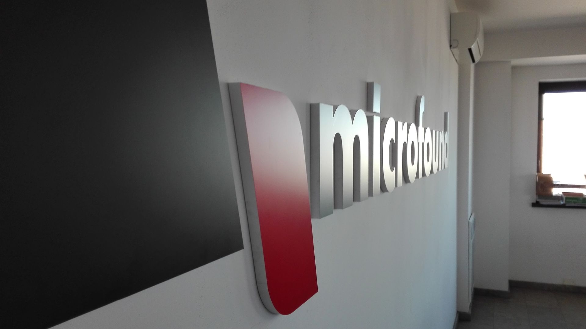 Insegna non luminosa