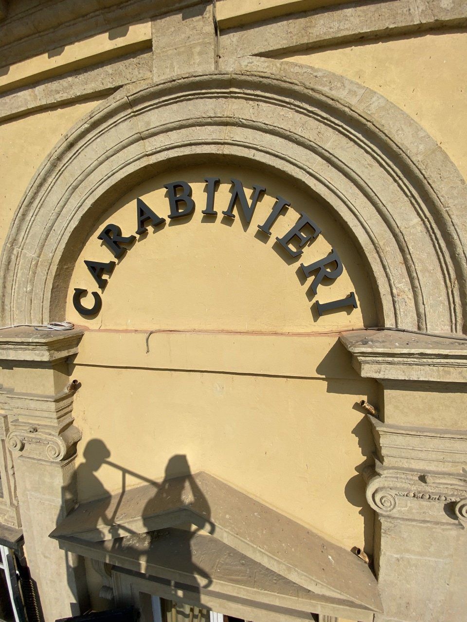 insegna per caserma dei Carabinieri