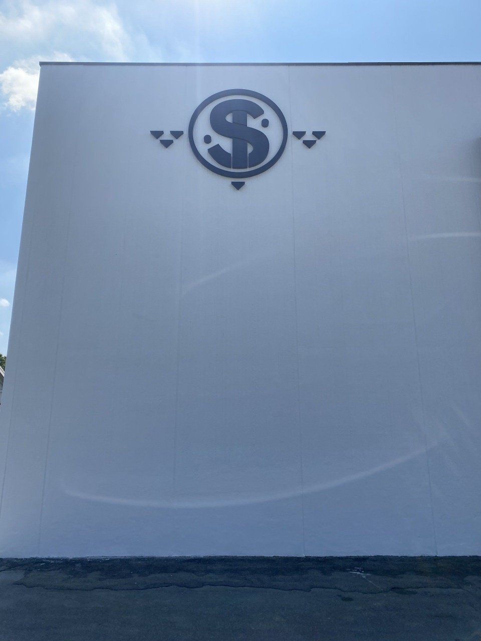 insegna commerciale con logo aziendale