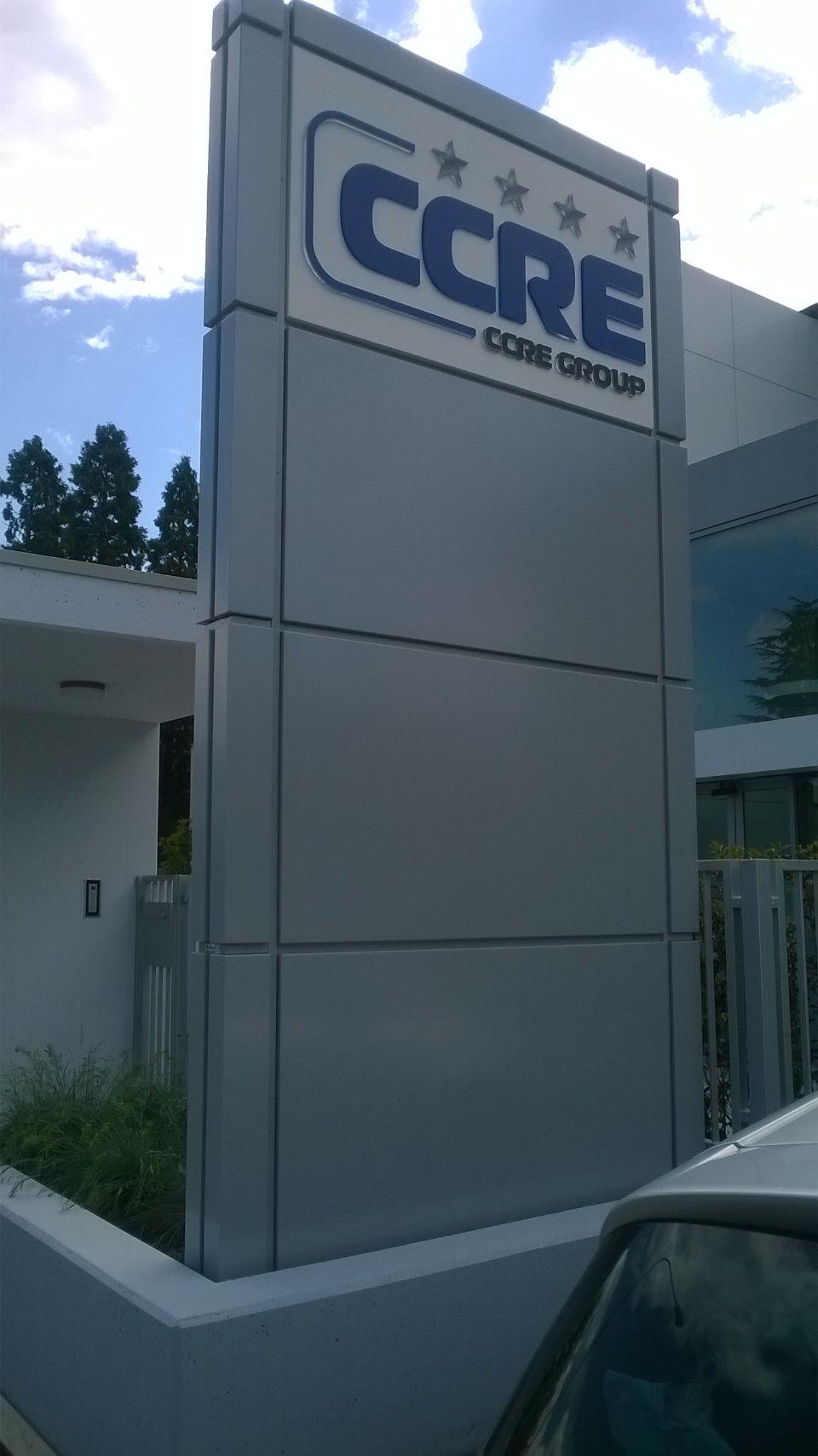 totem pubblicitario per un gruppo aziendale