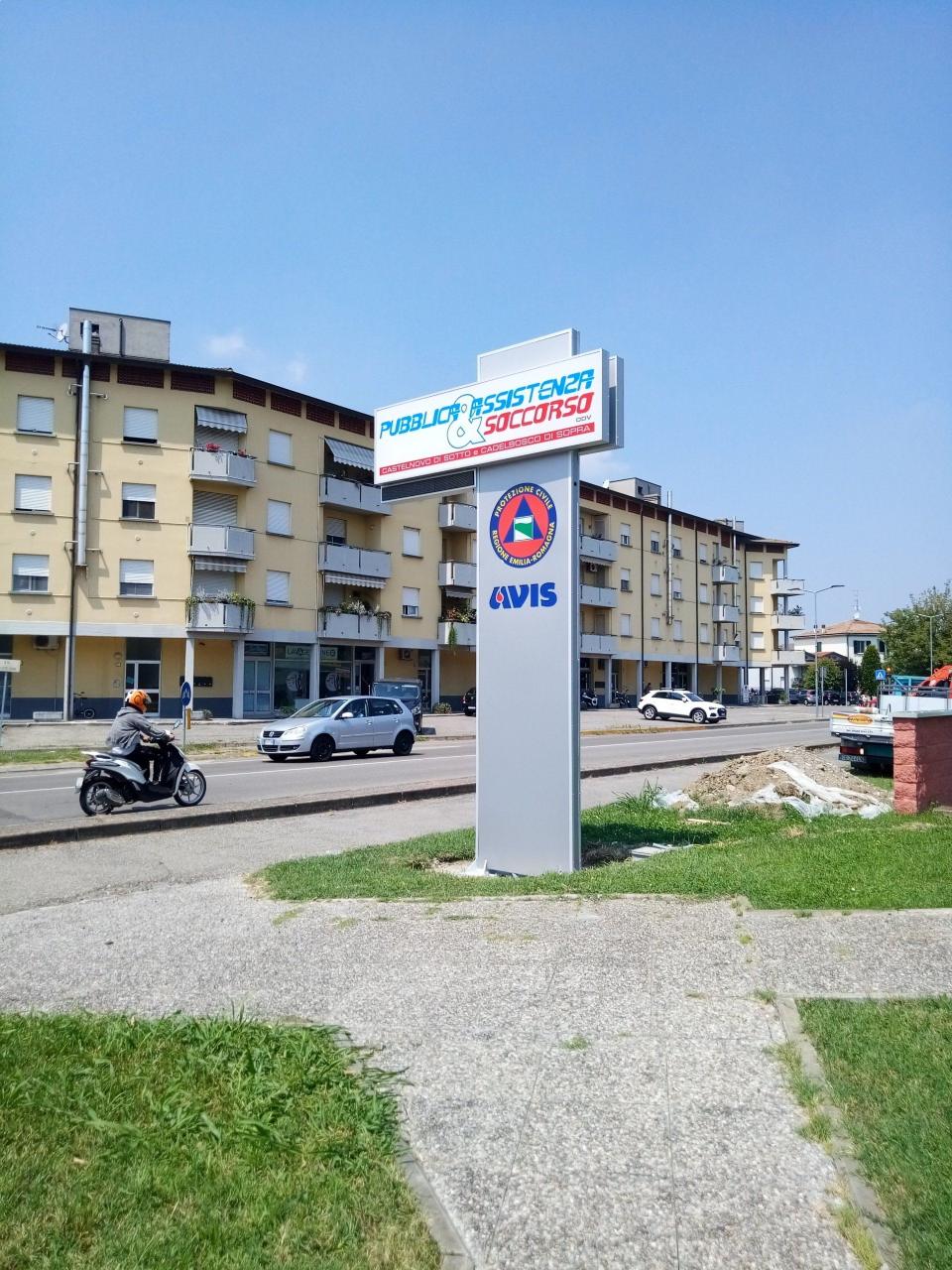 totem per attività commerciale