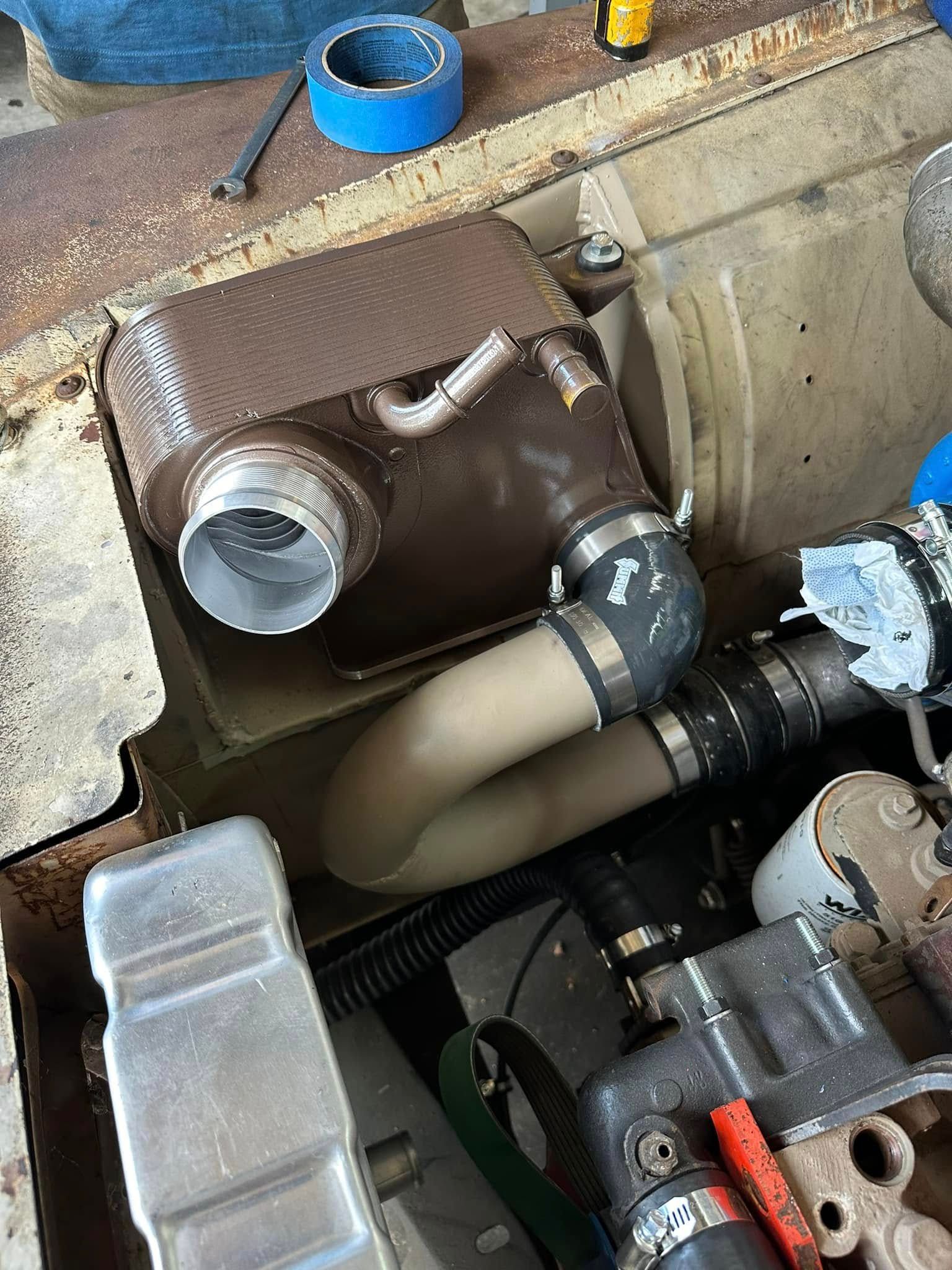 A close up of a machine with a lot of pipes coming out of it.