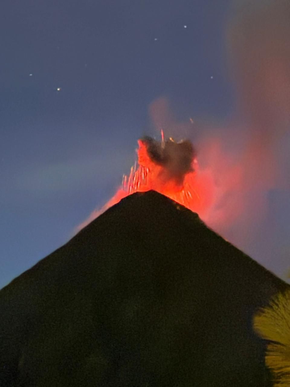 Acatenango colectivo caminando