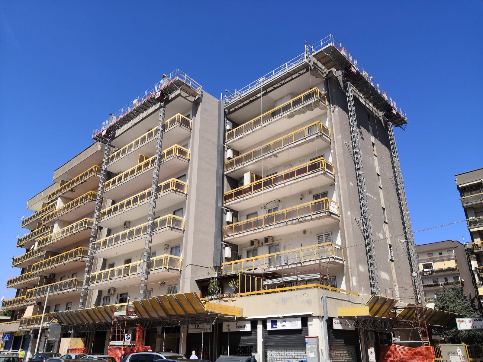 Ponteggi autosollevanti bicolonna