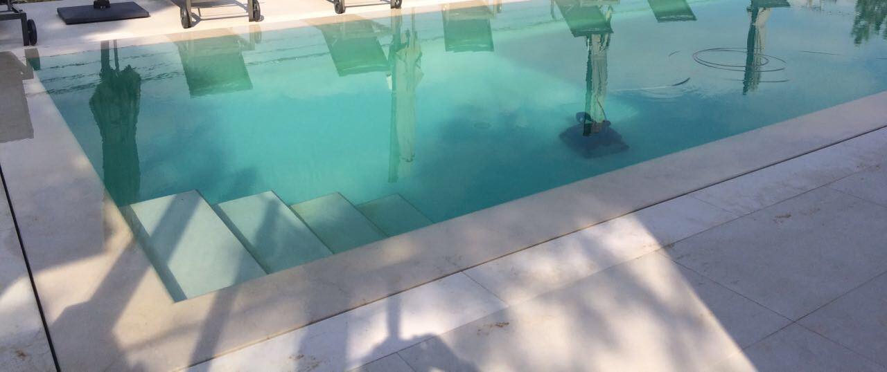rivestimento in pietra naturale per piscina