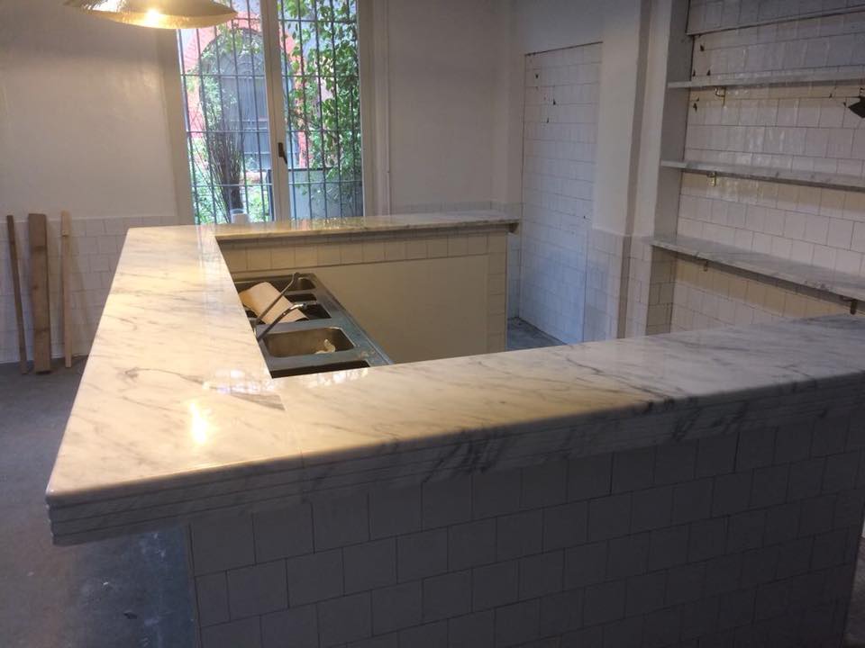 bancone in pietra per locale