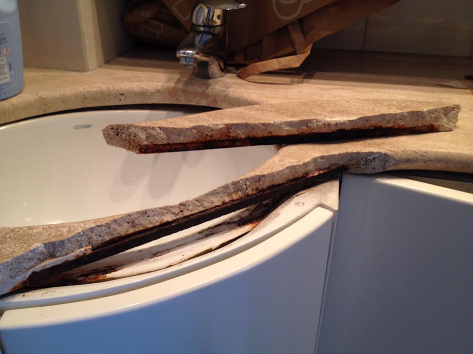 progettazione di un mobile bagno con piano in pietra