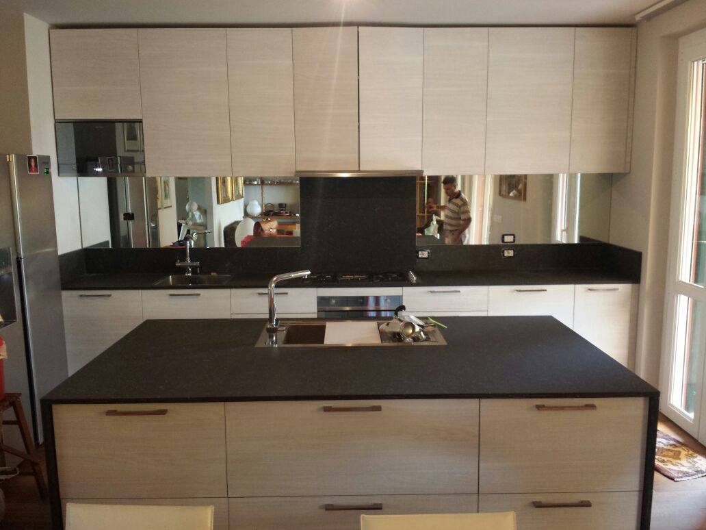 rivestimenti cucina marmo nero