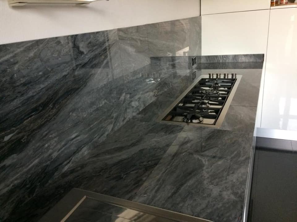 top cucina in marmo nero