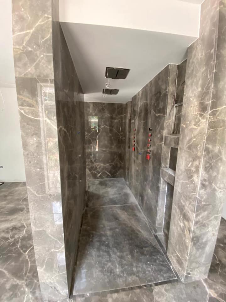 rivestimento in marmo per zona bagno