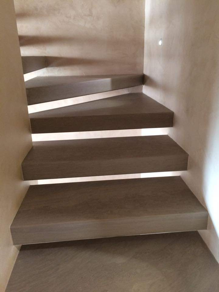 scale in marmo nero per interni