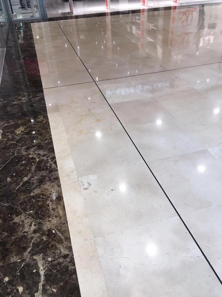 pavimento in marmo misto