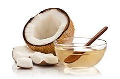 Descubre algunos de los beneficios del aceite de coco en tu piel, cabello y rostro.