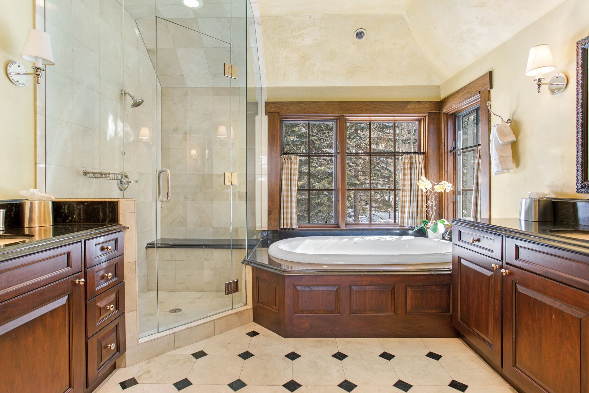 Beaver Dam shower and tub