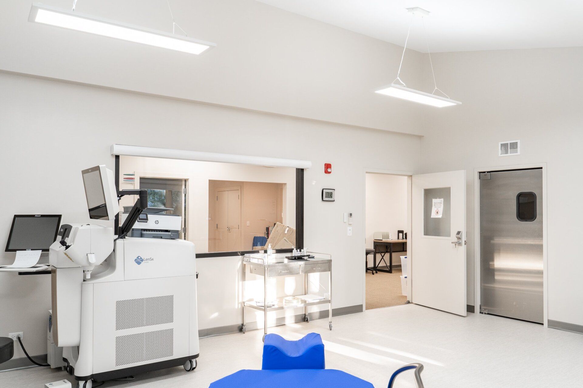 There is a machine in the middle of the room.