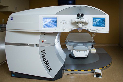 A machine that has the word visumax on it