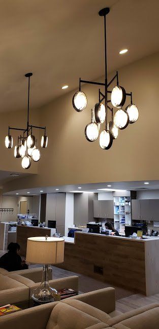 A living room with a lot of lights hanging from the ceiling