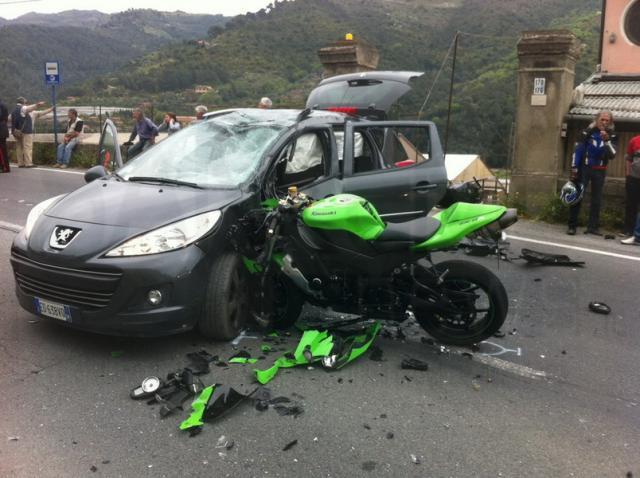 sinistro moto, risarcimento danni passeggero moto, incidente in moto, incidente con moto, incidente in scooter