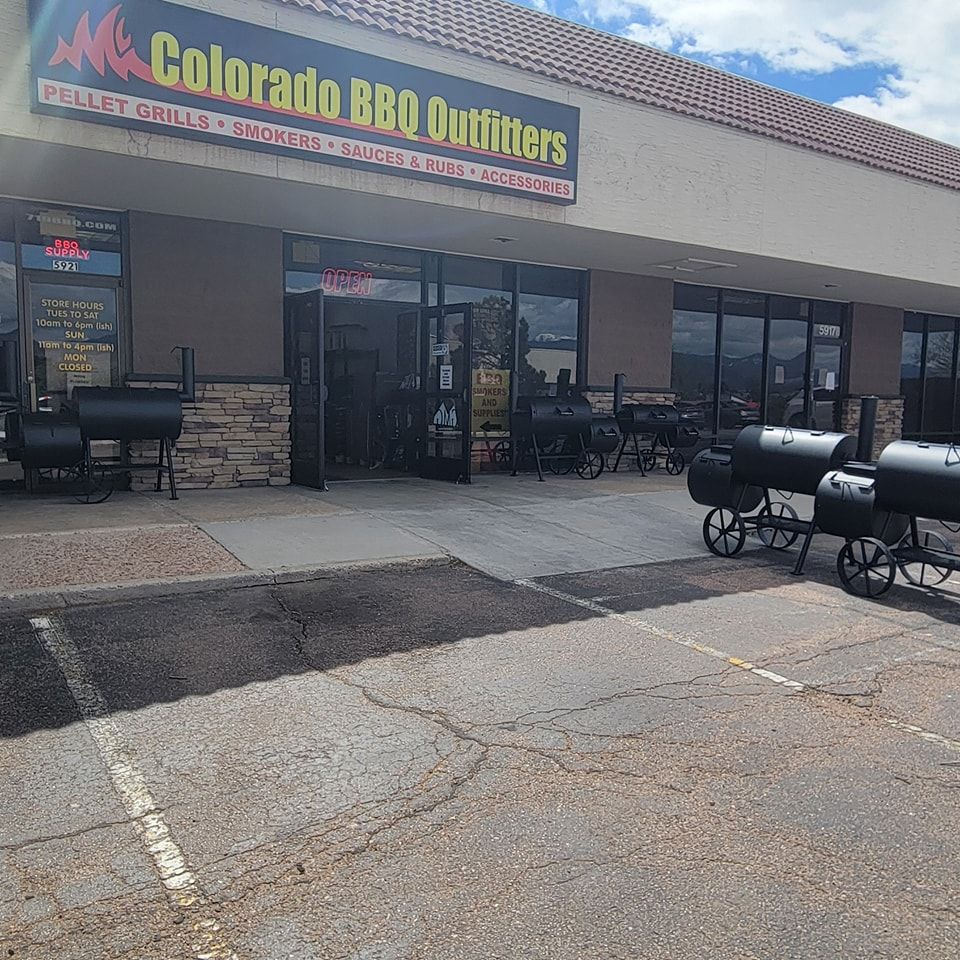 A store front with a sign that says colorado bbq outfitters