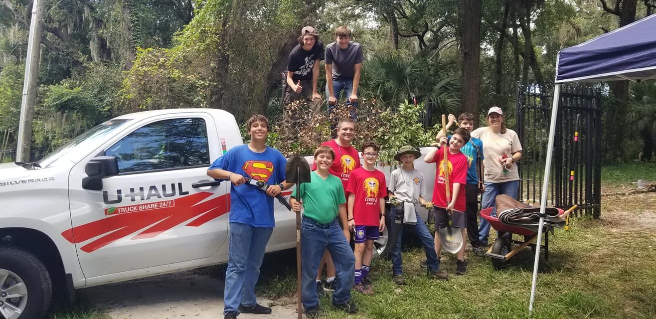 The volunteers take a pic after a long days work.