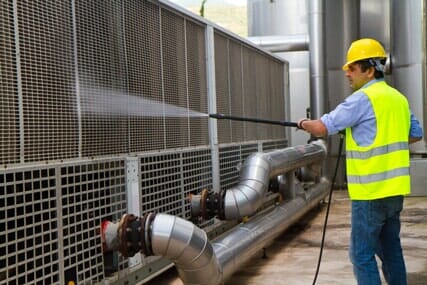 ThinkstockPhotos-502447171 - Power Washing