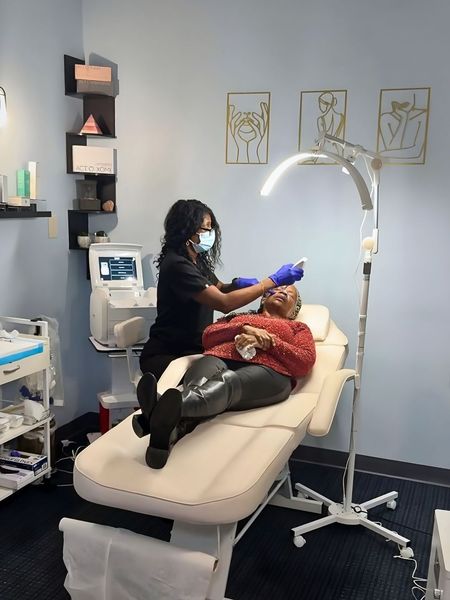 Comparison of wrinkled lips (top) before treatment and smoother lips (bottom) after perioral wrinkle reduction.