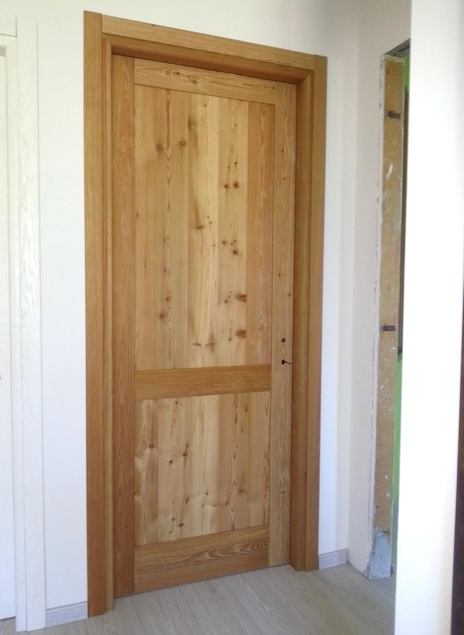 porta in legno grezzo