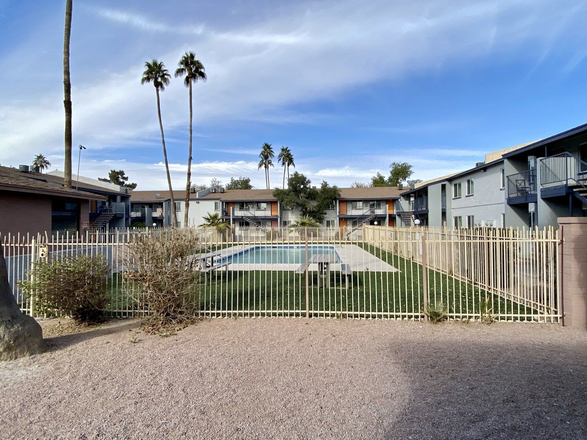 Apartments for Rent in Phoenix, AZ / Close to Freeways and Shopping