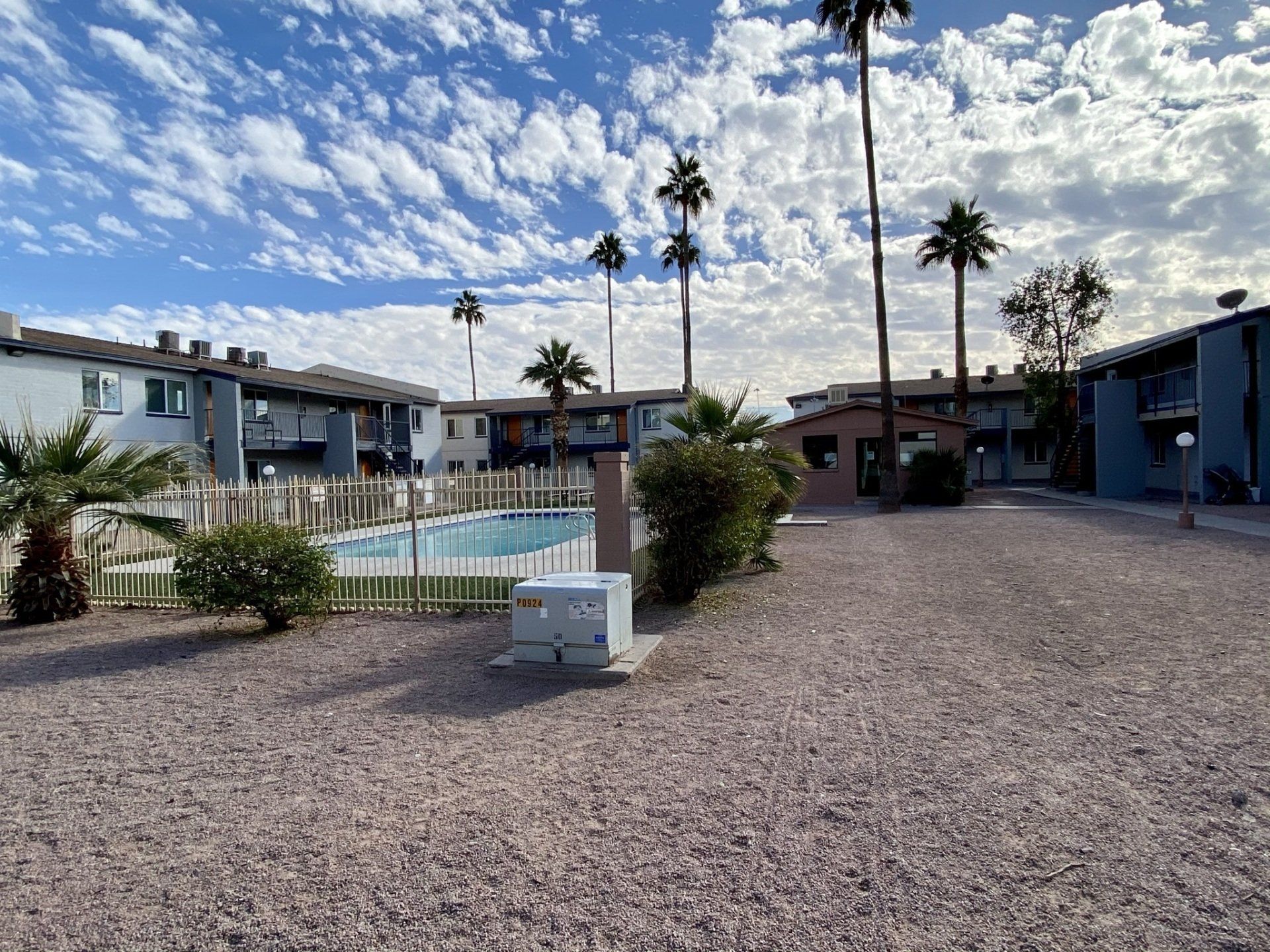 View Golden Key Apartments in Phoenix, Az Features and Amenities