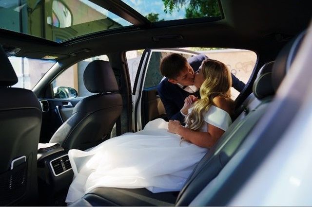 Girls Getting In Car — Louisville, KY — Ambassador Capital Limousine