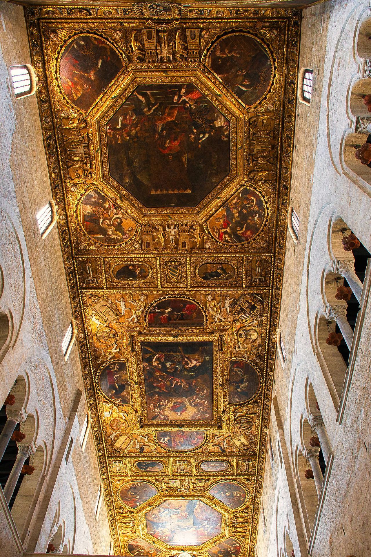 Kirche San Nicola Bari, Kunst an der Decke