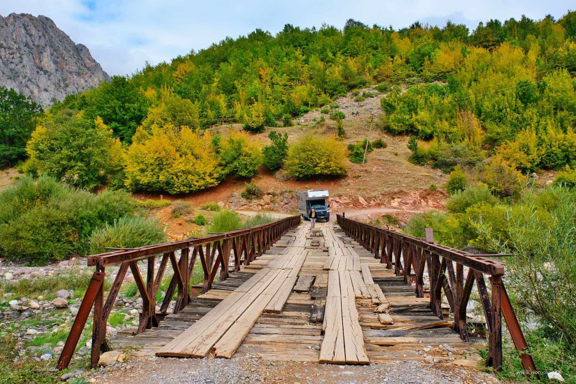 Brücke in Albanien, Offroad