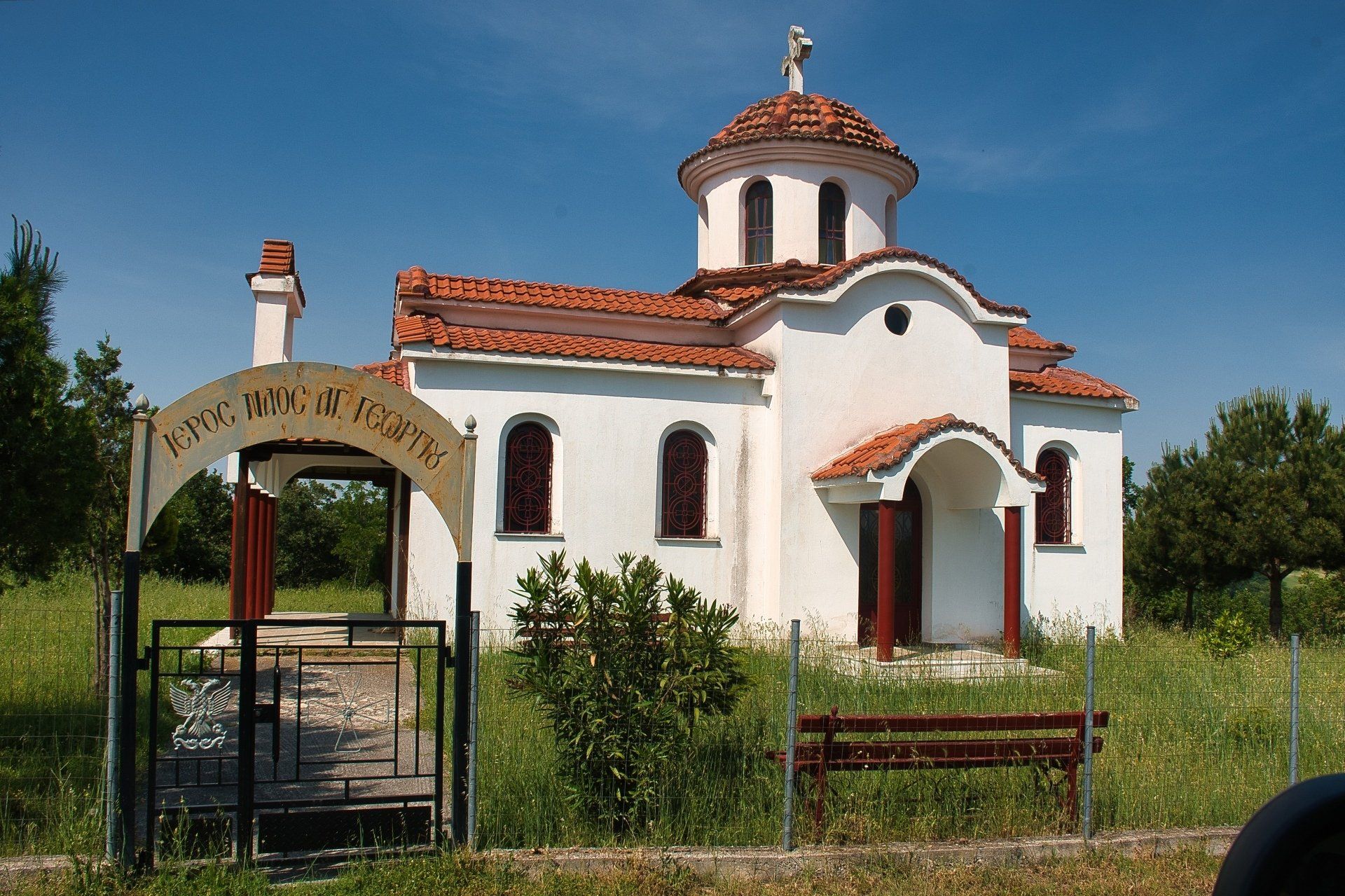 Griechenland, orthodoxe Kirche, blauer Himmel, weisse Häuser