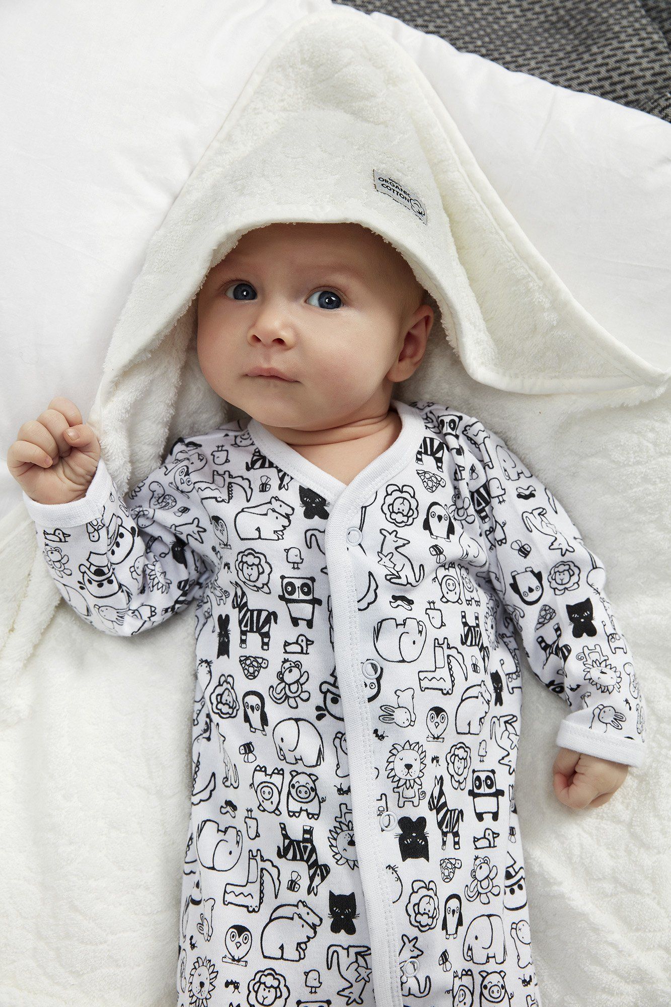 Dreieckstücher und Schlafanzüge für Babys