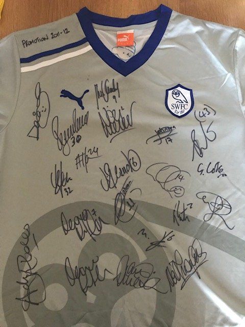 shirt with signatures