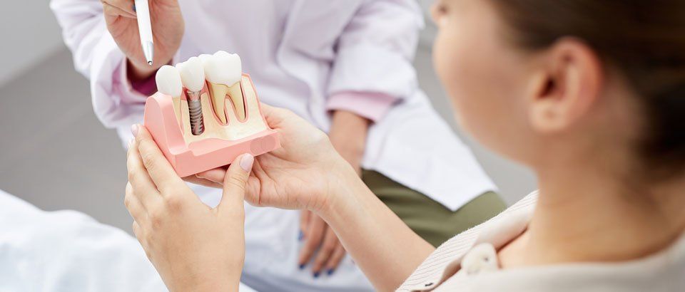 Zahnimplantate und die Zahnersatzmöglichkeiten